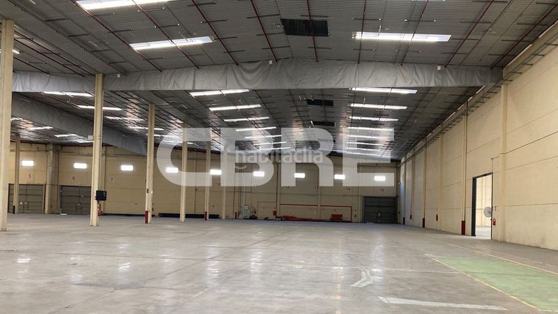 Foto 1f1f8adb-bbab-4a46-93b7-c870c4b6b9e2. Rent industrial building in calle del bronce 12 in Seseña