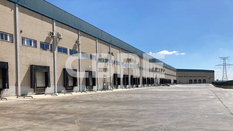 Foto 7b717b88-b081-4385-a335-d2669d1906a1. Rent industrial building in calle del bronce 12 in Seseña