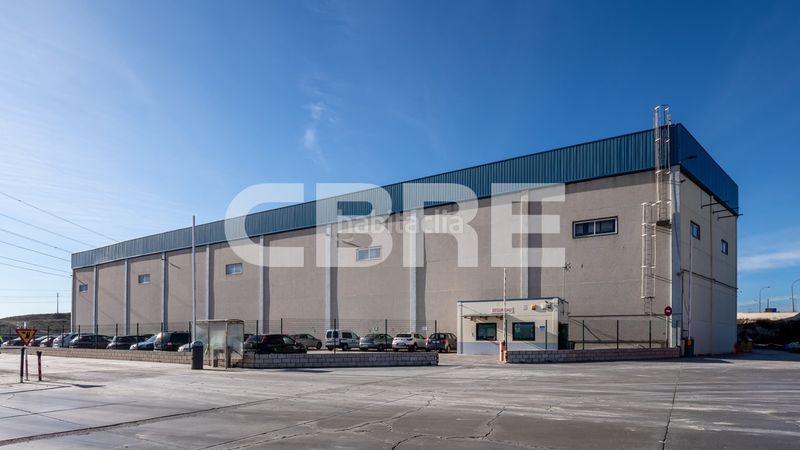 Foto 80a7c26e-32da-4b7d-b7d2-a6454ca24149. Rent industrial building in calle del bronce 12 in Seseña