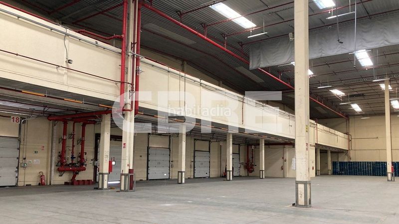 Foto 887b52da-19ee-46b7-981a-5cc88aecc3a3. Rent industrial building in calle del bronce 12 in Seseña
