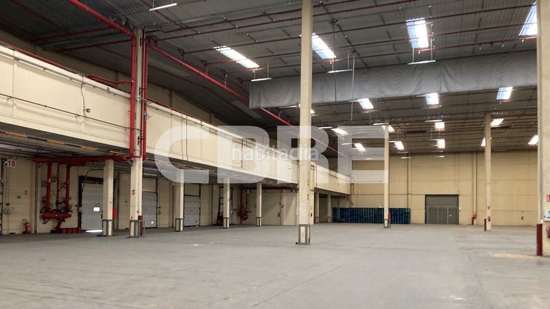 Foto b1fed66c-b05a-411e-81a5-bced08623163. Rent industrial building in calle del bronce 12 in Seseña