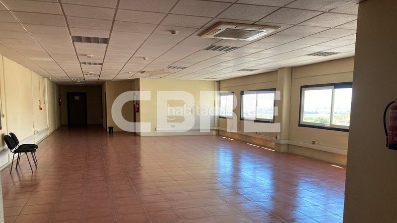 Foto e90d0ec5-a8d7-4315-959c-961574578323. Rent industrial building in calle del bronce 12 in Seseña