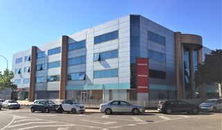 Alquiler Oficina  Carrer del calat. Oficina de 911 m situada en un edificio exclusivo de oficinas u
