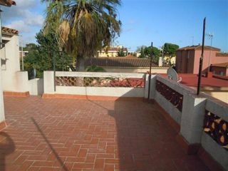 Casa  Passeig de la marina. Casa en la playa castelldefels en alquiler