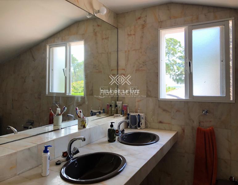 Foto 137f175e-1f89-4b5e-99eb-9aee94f85513. Chalet en rúa don pedro 3 chalet en la exclusiva isla de la toja en primera línea de playa. en Grove (O)