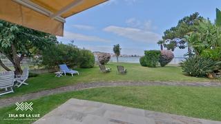 Xalet a Rúa don pedro 3. Chalet en la exclusiva isla de la toja en primera línea de playa
