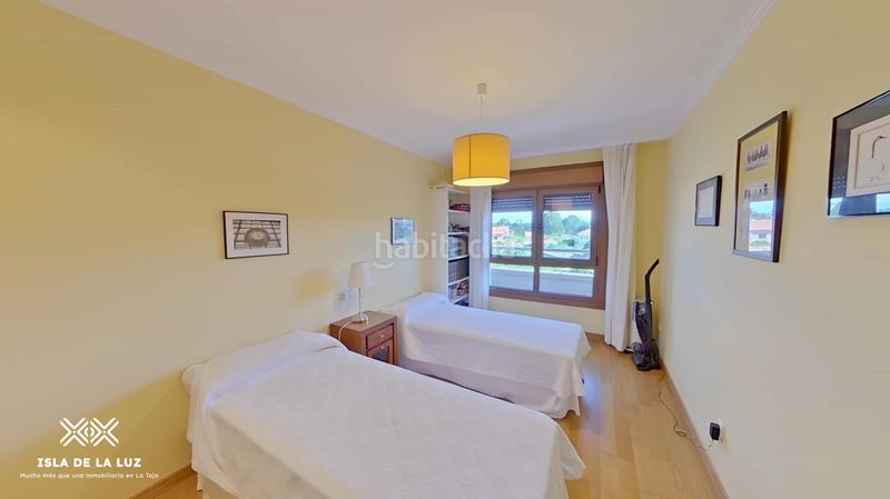 Foto 62a602f3-950f-4366-b1ac-33c7f8f1a820. Pis a lugar fonte de ons 91 a Noalla Sanxenxo