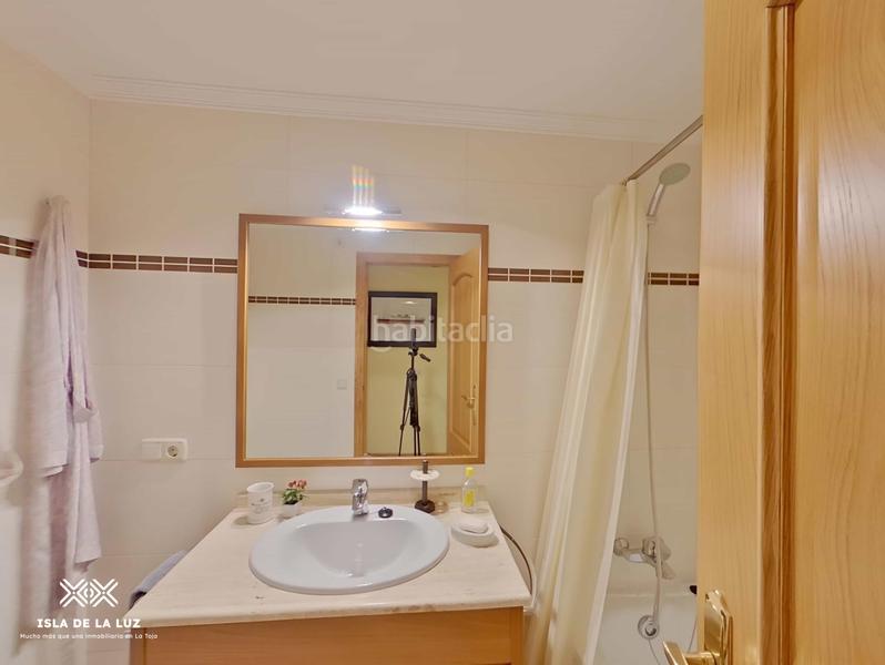 Foto ae33e9f1-b867-40da-bcdf-0a3e4ba8753a. Pis a lugar fonte de ons 91 a Noalla Sanxenxo