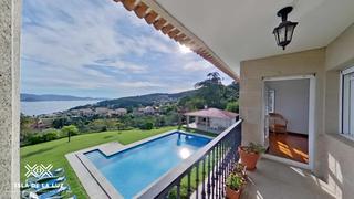 Xalet a N/a. Chalet con vistas y piscina en samieira
