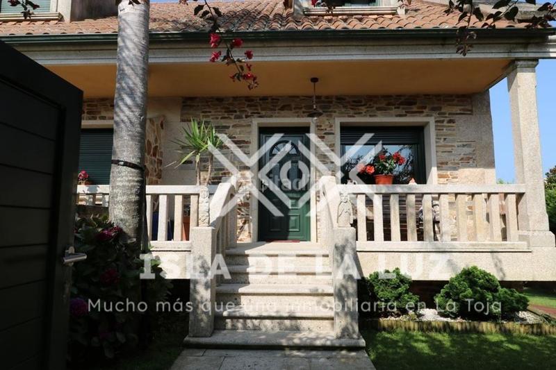 Foto 0690602d-10af-4fd7-ba8d-78ef55896063. Xalet a montemar 0 a Grove (O)