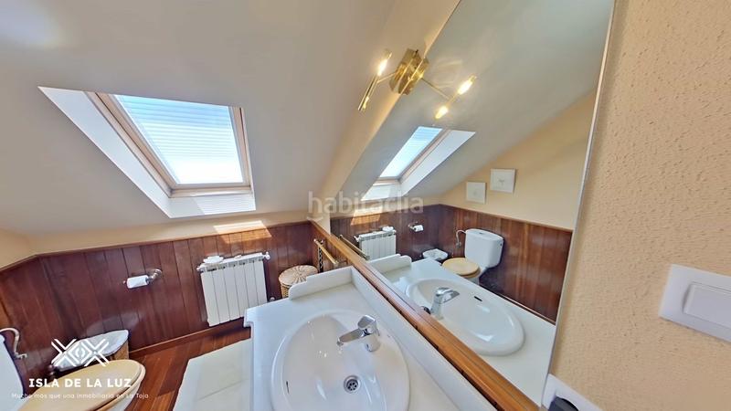 Foto f27cbbb8-44ac-4264-9f39-07de1c462e20. Xalet a montemar 0 a Grove (O)