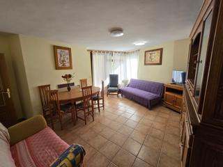 Apartament a Platja de Llevant. Amplio apartamento en salou, 3 dormitorios, 2 baños, terraza con
