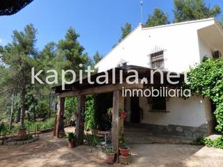 Xalet a Bocairent. Chalet en bocairent situado en una zona tranquila a pie de monta