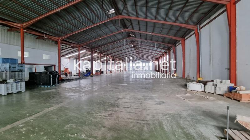 Foto db83a7af-5882-41f7-b848-2557e65db4db. Capannone industriale in Montaverner