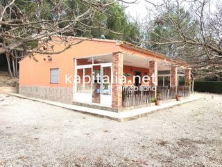 Casa in Benigánim. Interesante casa de campo a la venta ubicada en la población de