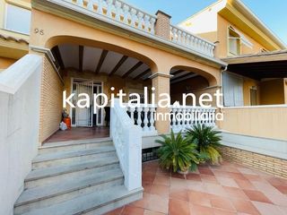 Haus in Canals. Magnífica casa en canals
