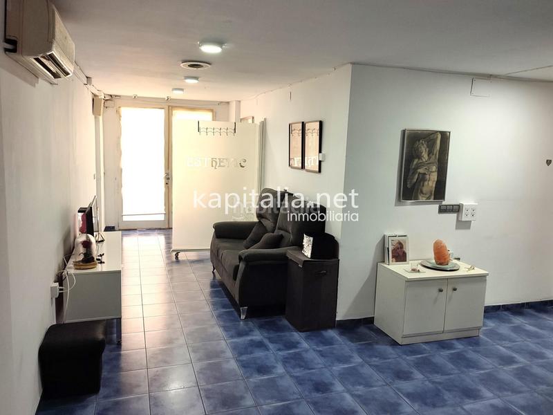 Foto 458231b2-d0d2-4f87-86d8-69e03f496095. Alquiler local comercial  a la venta , ubicada en zona centrica. en Ontinyent