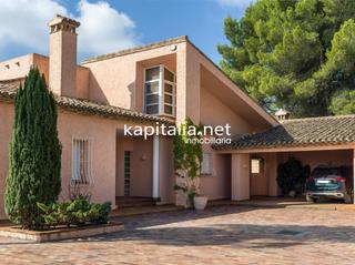 Xalet a Sant Josep-Zona Hospital. Magnifico chalet a la venta en ontinyent, zona la solana.