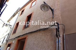 Maison à Centro. Casa con cueva en venta en ontinyent
