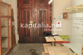 Casa a Centro. Casa para reformar o local comercial en venta en ontinyent.