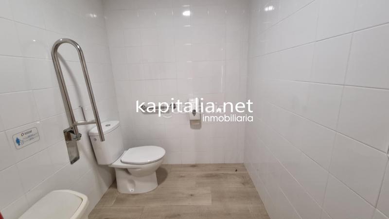 Foto 7675a07b-8b6b-4a63-933b-7ec7d6563247. Location local commercial dans Centro Ontinyent