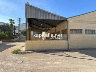 Nau industrial a Santa Ana. Nave con sala de exposición a la venta en ontinyent
