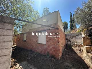 Casa a El Pilar. Oportunidad refugio con agua y luz muy próximo a ontinyent