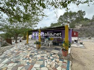 Casa a Sant Josep-Zona Hospital. Parcela con casita a la venta en ontinyent