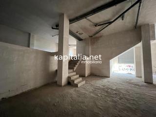Local commercial à Sant Josep-Zona Hospital. Local a la venta en ontinyent , zona san josé .
