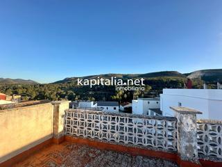 Casa a Agullent. Gran casa a la venta en agullent