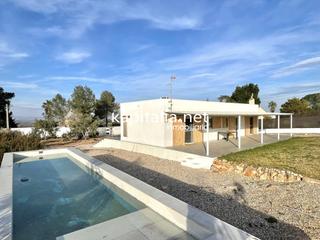 Xalet a Alberic. Chalet a la venta en alberic, urb. san cristóbal