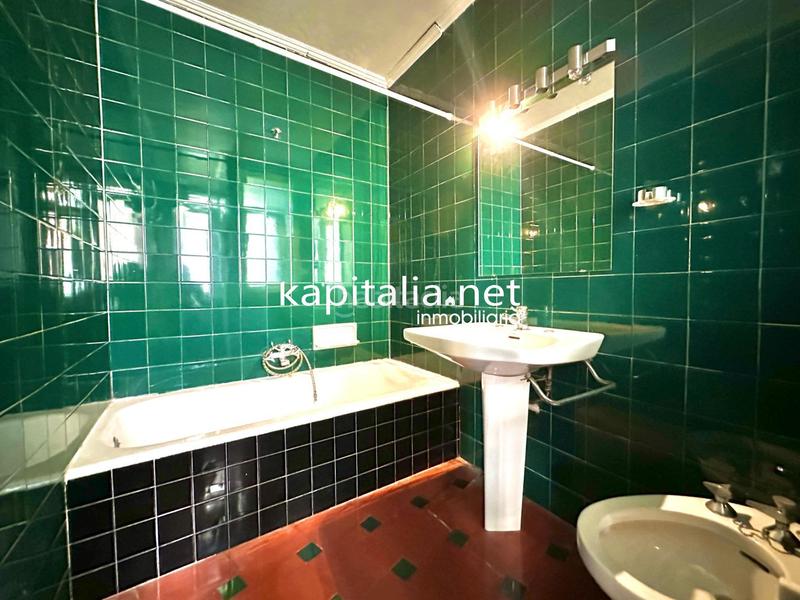 Foto 48e580a3-e39d-4c6f-9968-26e3d38c514b. Rent house with heating parking in Eixample Alcoi