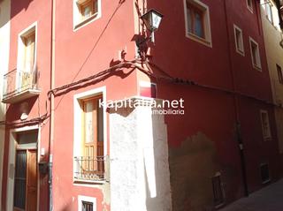 Casa a Centro. Casa economica a la venta en ontinyent ubicada en la vila.