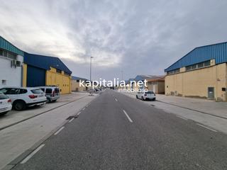 Nau industrial a Centro. Nave industrial a la venta y alquiler en primera linea de carret