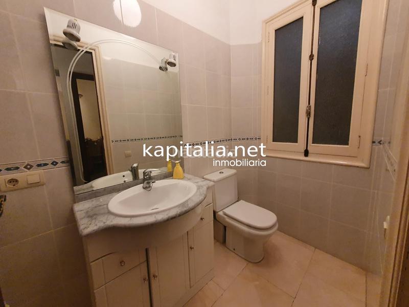 Foto f188aa2e-d5ca-46c7-bc9b-1b16ec2ac3b9. Edifici a Centro Ontinyent