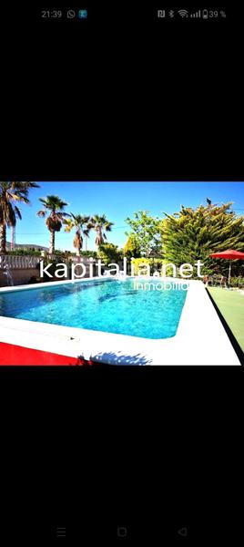 Foto cd7a7996-8188-4f04-bef5-ae377655c728. Chalet avec parking piscine dans Banyeres de Mariola