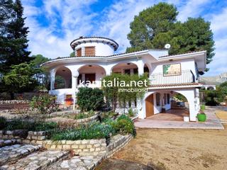 Xalet a Santa Ana. Venta de chalet en ontinyent con personalidad propia