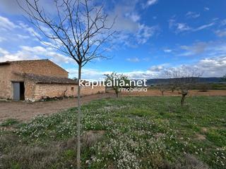 Masia a Font de la Figuera (la). Masia con terreno a la venta en fontanars