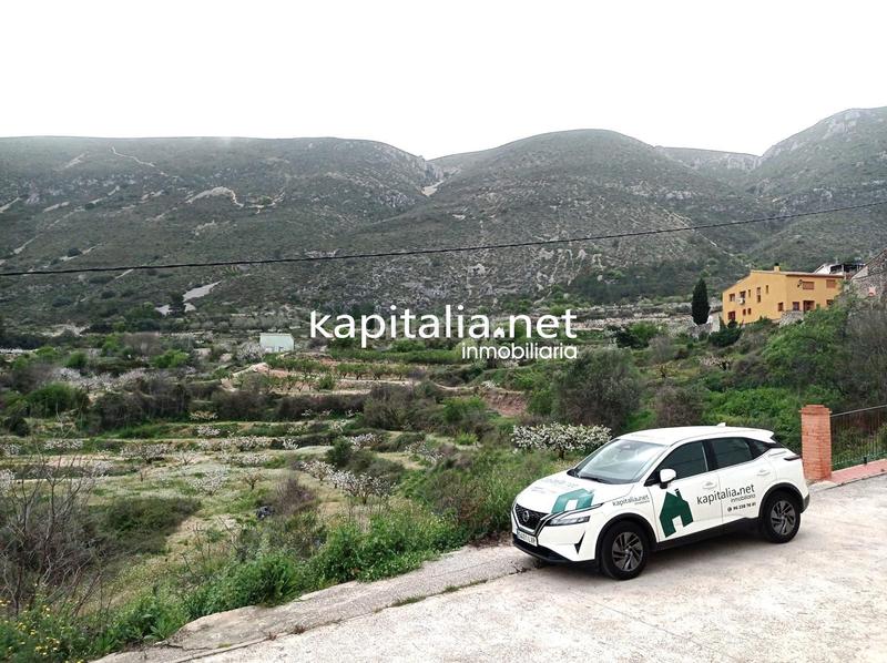 Foto 27858c2c-a758-4dbd-a36d-c9a0959838d2. Casa  a la venta con muy buenas vistas. en Almudaina