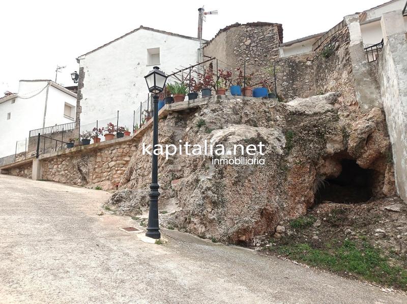 Foto ca47a9f4-507d-4b2f-b8c9-8e1291ad3c57. Casa  a la venta con muy buenas vistas. en Almudaina