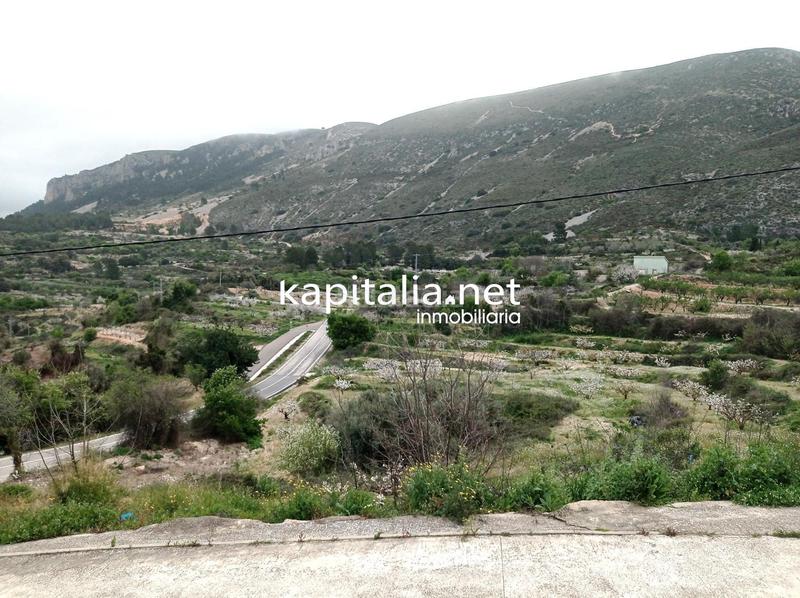 Foto d5279471-e794-4ec0-9444-9120f52f66a7. Casa  a la venta con muy buenas vistas. en Almudaina