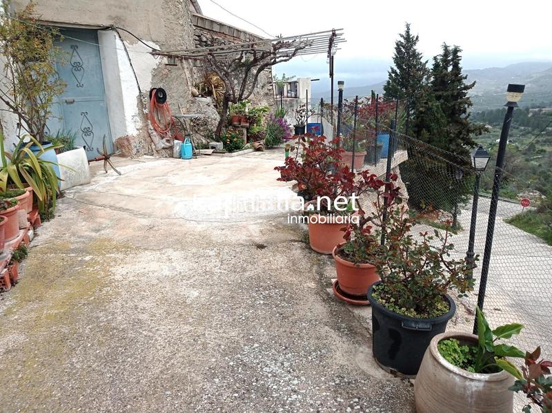 Foto dd9367b7-ff49-47d4-a605-5d81b94a5605. Casa  a la venta con muy buenas vistas. en Almudaina