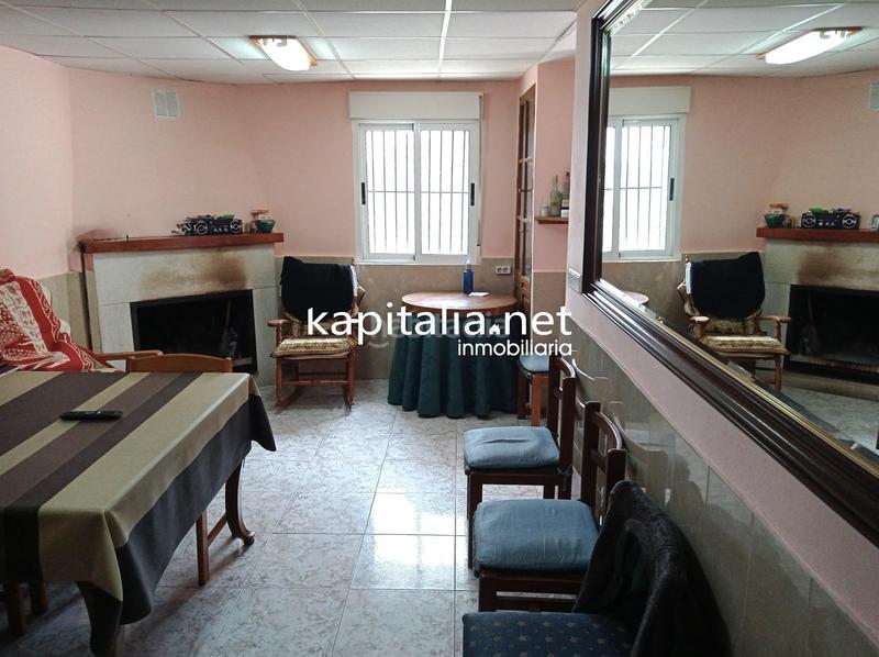 Foto ef8e7365-7c35-4eb5-b608-fa729d9f789b. Casa  a la venta con muy buenas vistas. en Almudaina