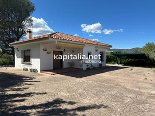 Xalet a El Llombo. Chalet en venta junto a la población