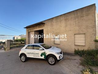 Bâtiment à usage industriel à Llosa de Ranes. Nave comercial sobre parcela de terreno a la venta en la llosa d