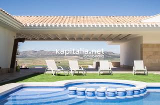 Xalet a Yecla. Exclusivo complejo rural entre viñedos en yecla