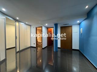 Oficina a Sant Josep-Zona Hospital. Entresuelo con 2 garajes a la venta en ontinyent zona san josé