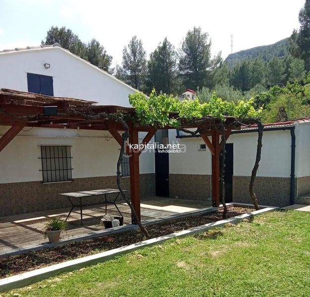 Foto da0b00a5-d43b-444c-abf8-698fc199207d. Casa amb calefacció piscina a Albaida