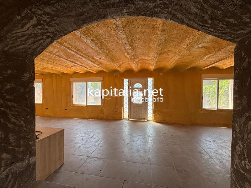 Foto 226d576f-10af-4699-a077-900d0220a8c8. Xalet amb aparcament piscina a Batoi Alcoi