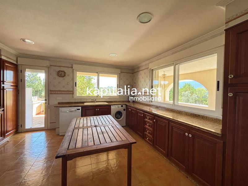 Foto 4247721b-ac25-4a48-bba2-fd974c6dca03. Xalet amb aparcament piscina a Batoi Alcoi